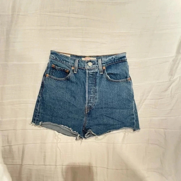 Levi’s Ribcage Medium Wash Denim Shorts - Picture 5 of 15